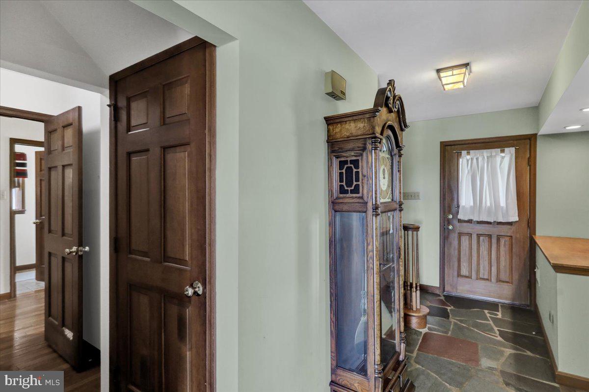 831 North Church Road Reading, PA 19608 - Photo 3 of 48 Foyer