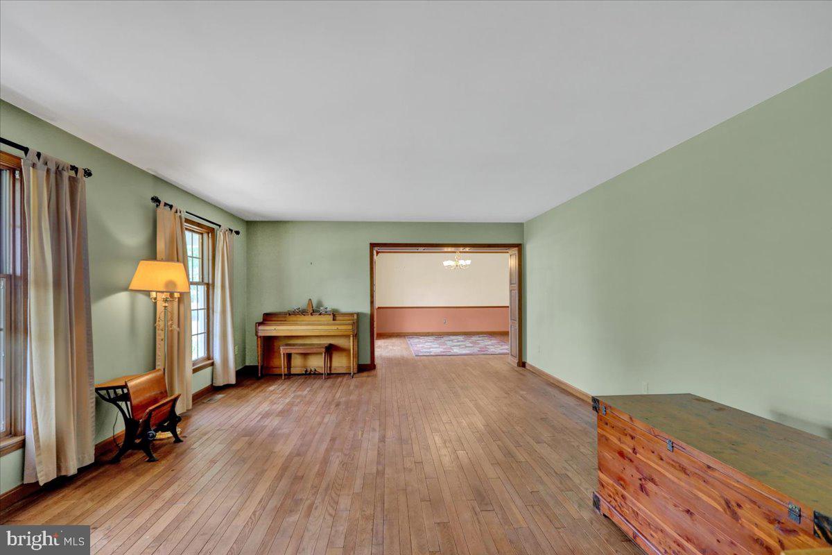 831 North Church Road Reading, PA 19608 - Photo 4 of 48 Living Room