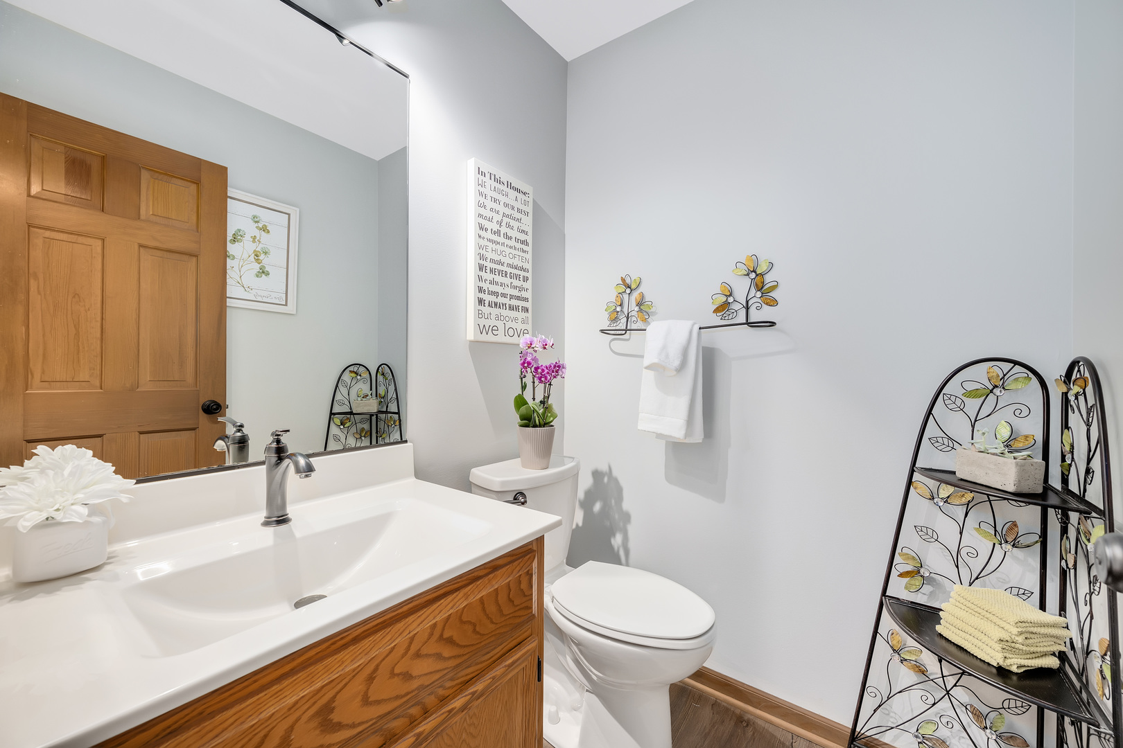 2499 Highland Road Geneva, IL 60134 - Photo 14 of 29 a bathroom with a sink and a mirror