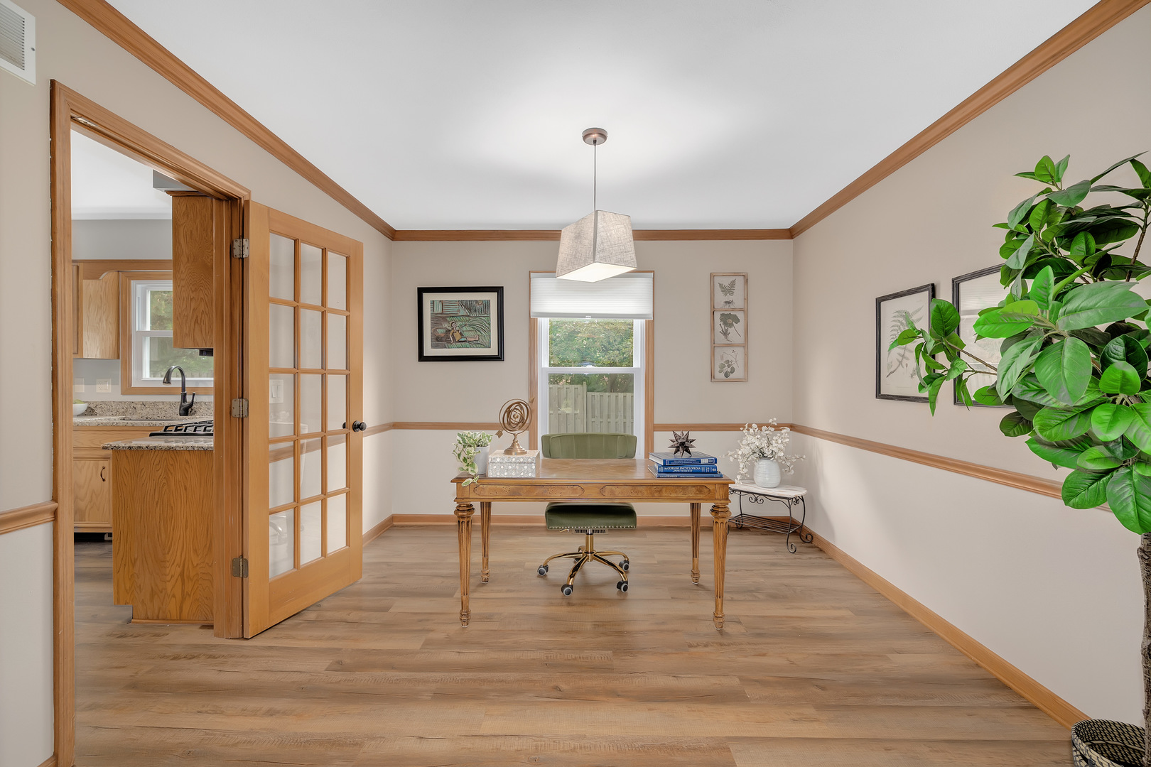 2499 Highland Road Geneva, IL 60134 - Photo 6 of 29 a living room with furniture and a potted plant