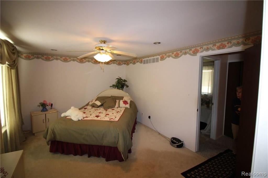 45571 Ledgewood Street Macomb, MI 48044 - Photo 14 of 27