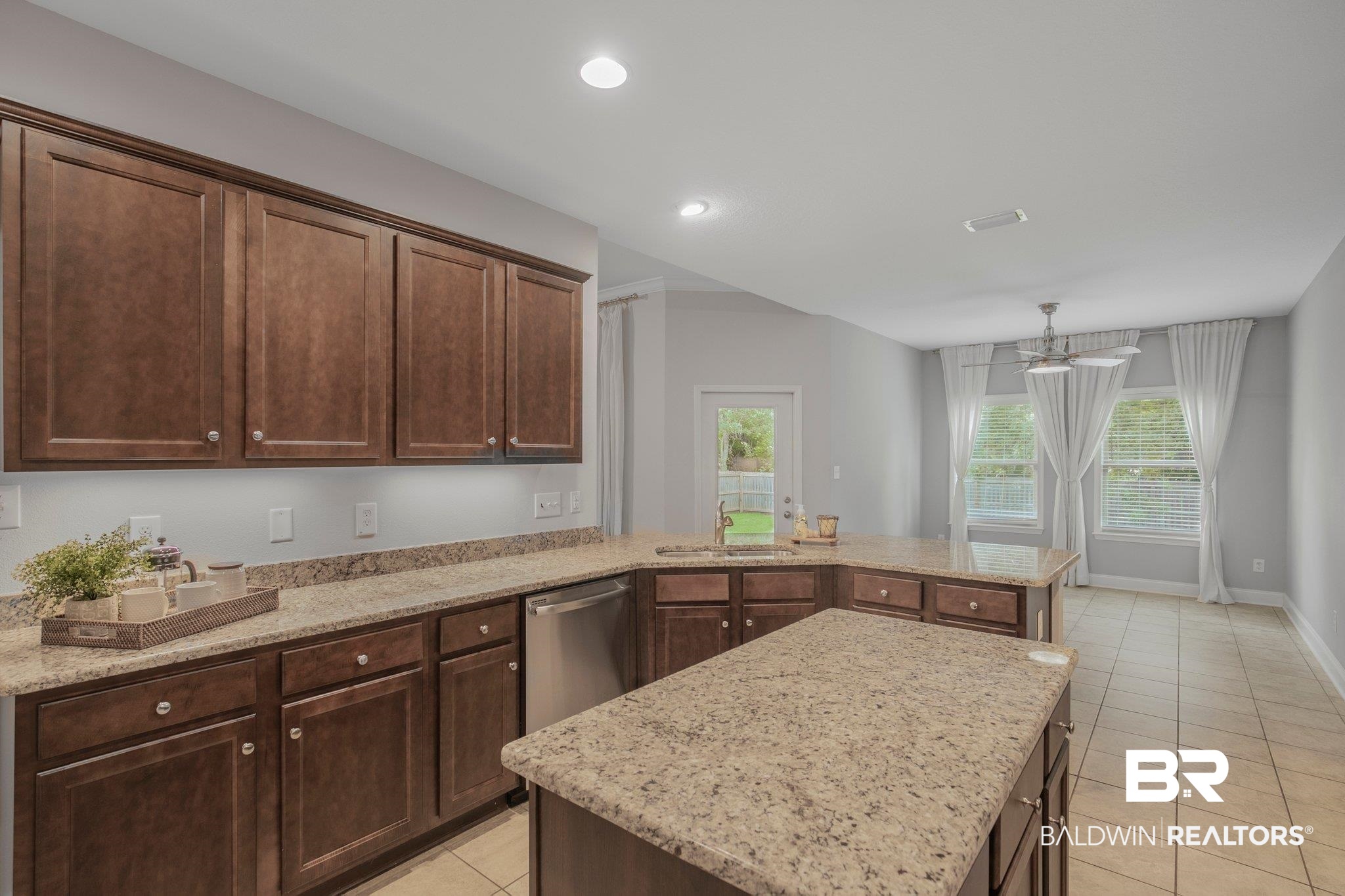 11909 Alabaster Drive Daphne, AL 36526 - Photo 15 of 41 Under Cabinet Lighting