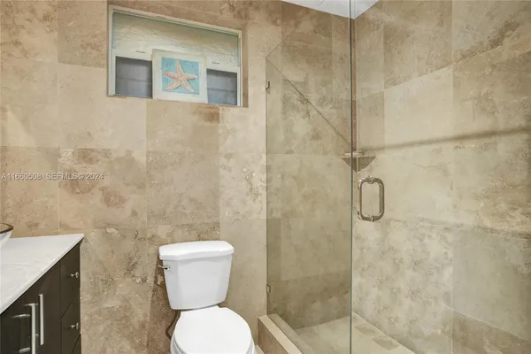 a bathroom with a toilet and a shower