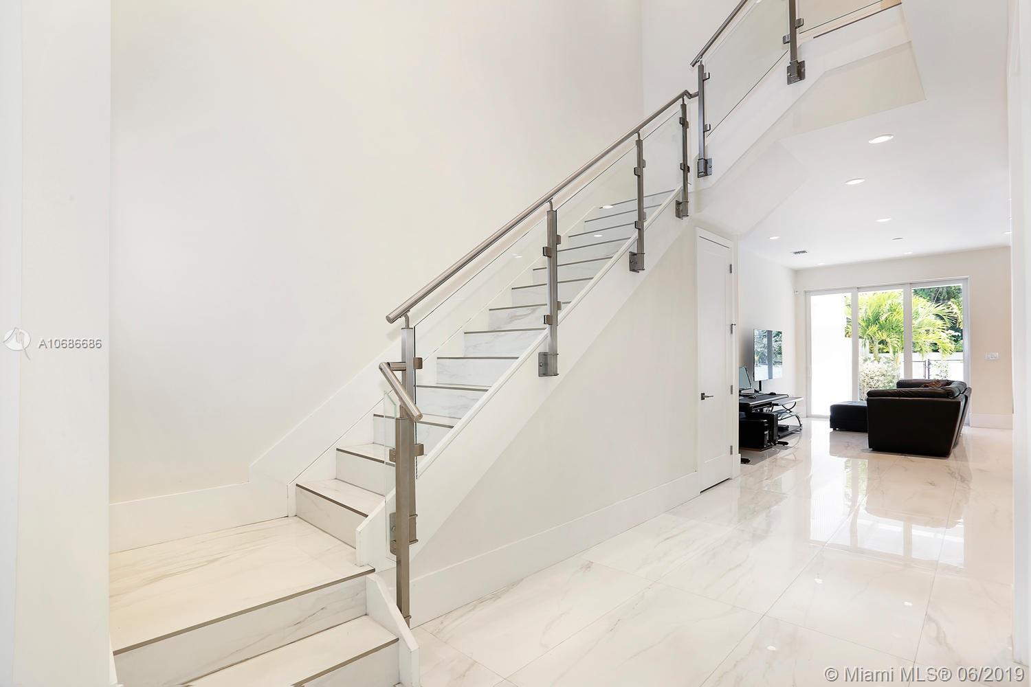 11847 Southwest 81st Road Pinecrest, FL 33156 - Photo 11 of 40 Gallery Image 11