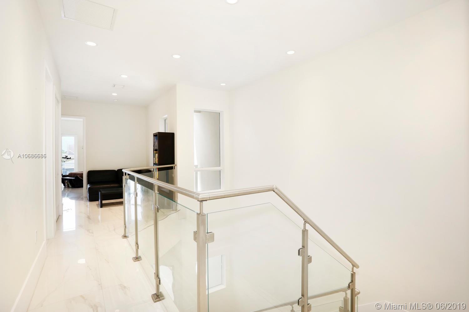 11847 Southwest 81st Road Pinecrest, FL 33156 - Photo 12 of 40 Gallery Image 12