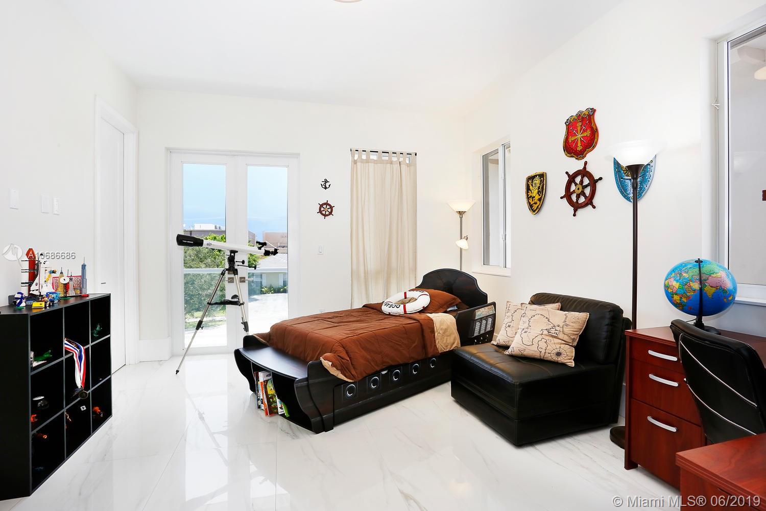 11847 Southwest 81st Road Pinecrest, FL 33156 - Photo 16 of 40 Gallery Image 16