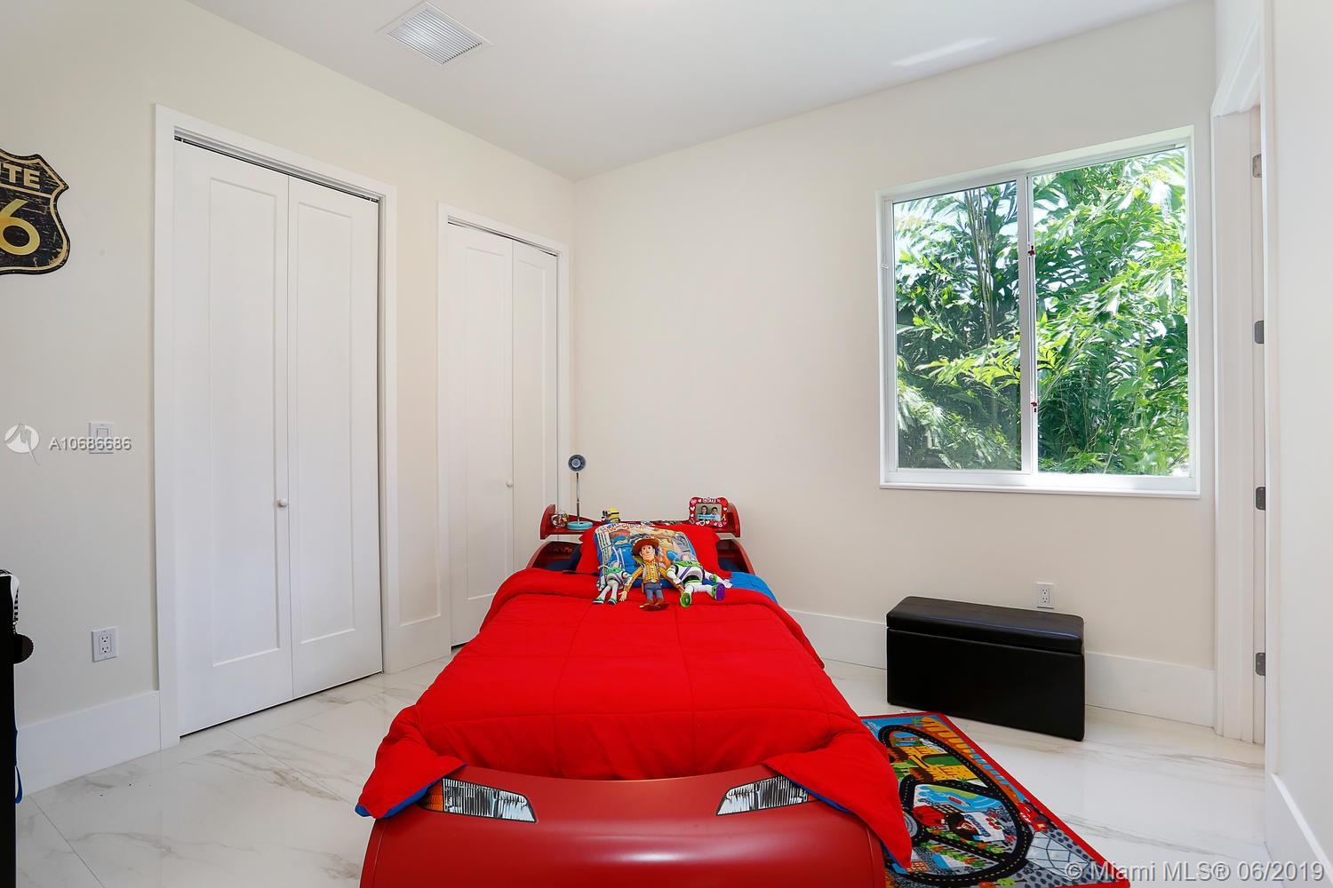 11847 Southwest 81st Road Pinecrest, FL 33156 - Photo 18 of 40 Gallery Image 18