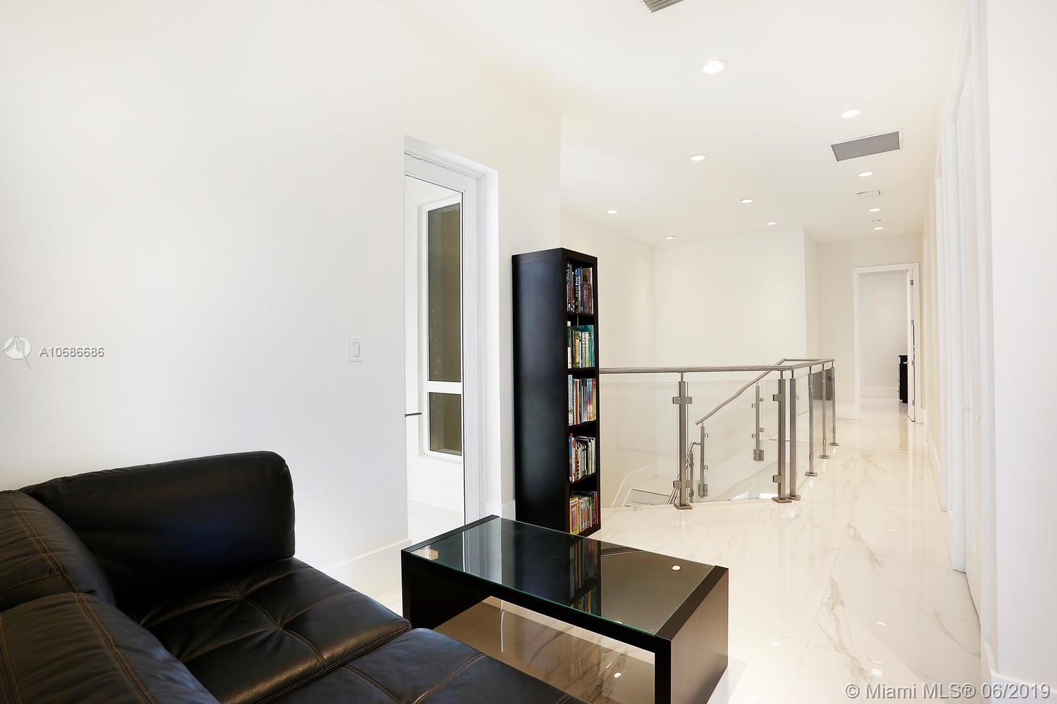 11847 Southwest 81st Road Pinecrest, FL 33156 - Photo 20 of 40 Gallery Image 20