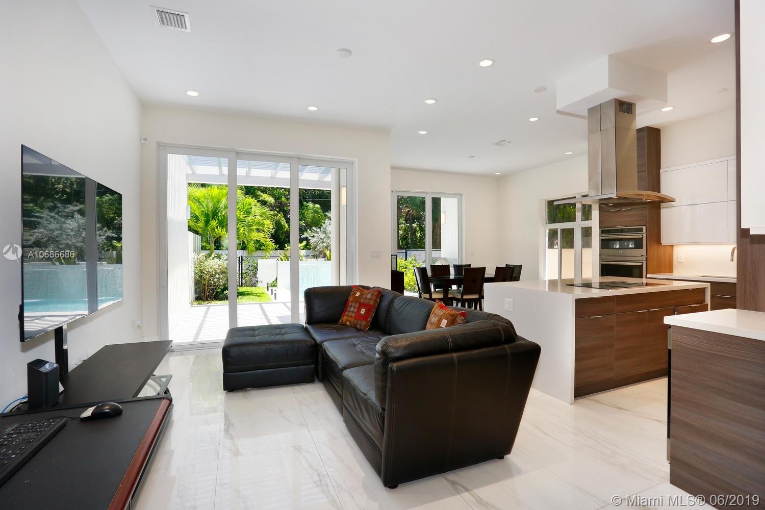 11847 Southwest 81st Road Pinecrest, FL 33156 - Photo 4 of 40 Gallery Image 4