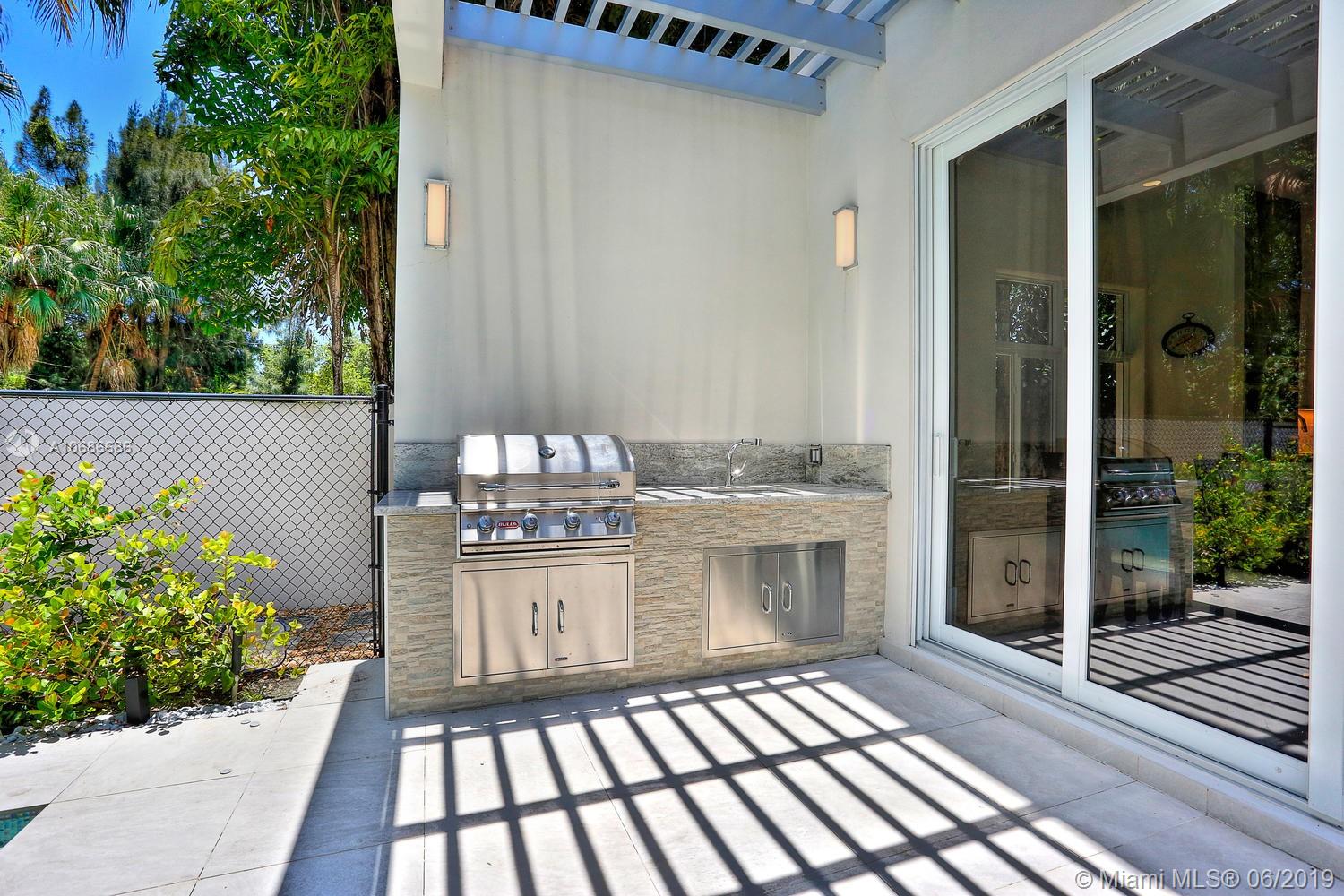 11847 Southwest 81st Road Pinecrest, FL 33156 - Photo 34 of 40 Gallery Image 34