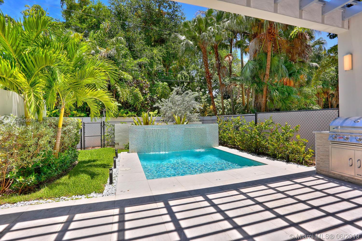 11847 Southwest 81st Road Pinecrest, FL 33156 - Photo 7 of 40 Gallery Image 7
