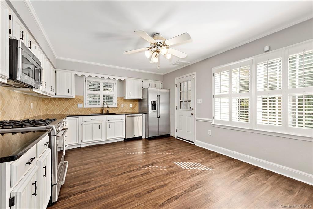 2226 Hamilton Mill Road Charlotte, NC 28270 - Photo 2 of 27