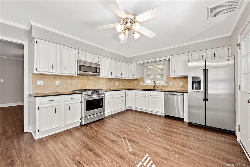 2226 Hamilton Mill Road Charlotte, NC 28270 - Photo 3 of 27
