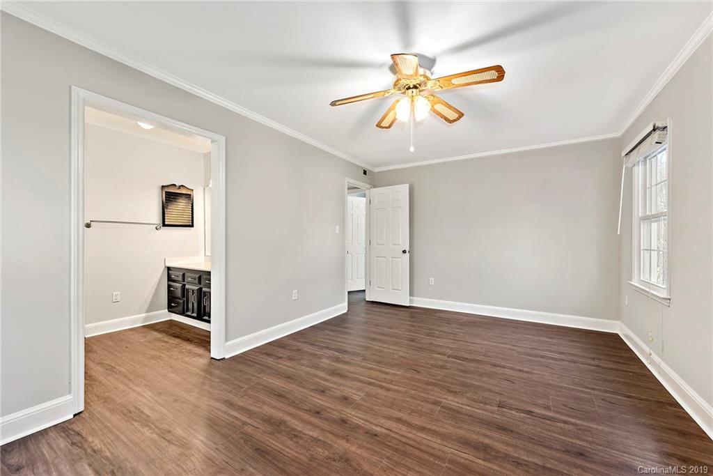 2226 Hamilton Mill Road Charlotte, NC 28270 - Photo 6 of 27