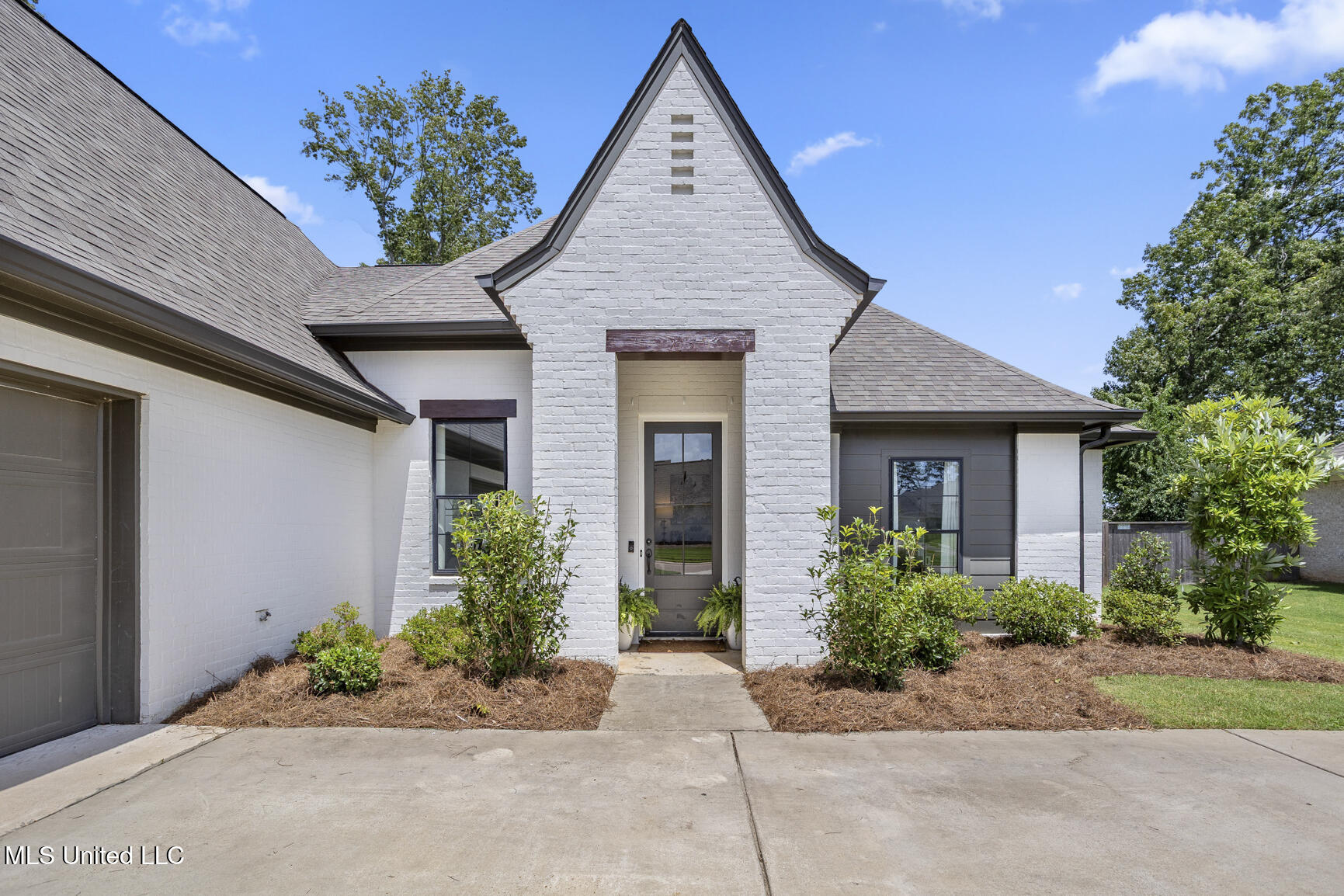 115 Hampton Way Madison, MS 39110 - Photo 3 of 30 115 Hampton-3