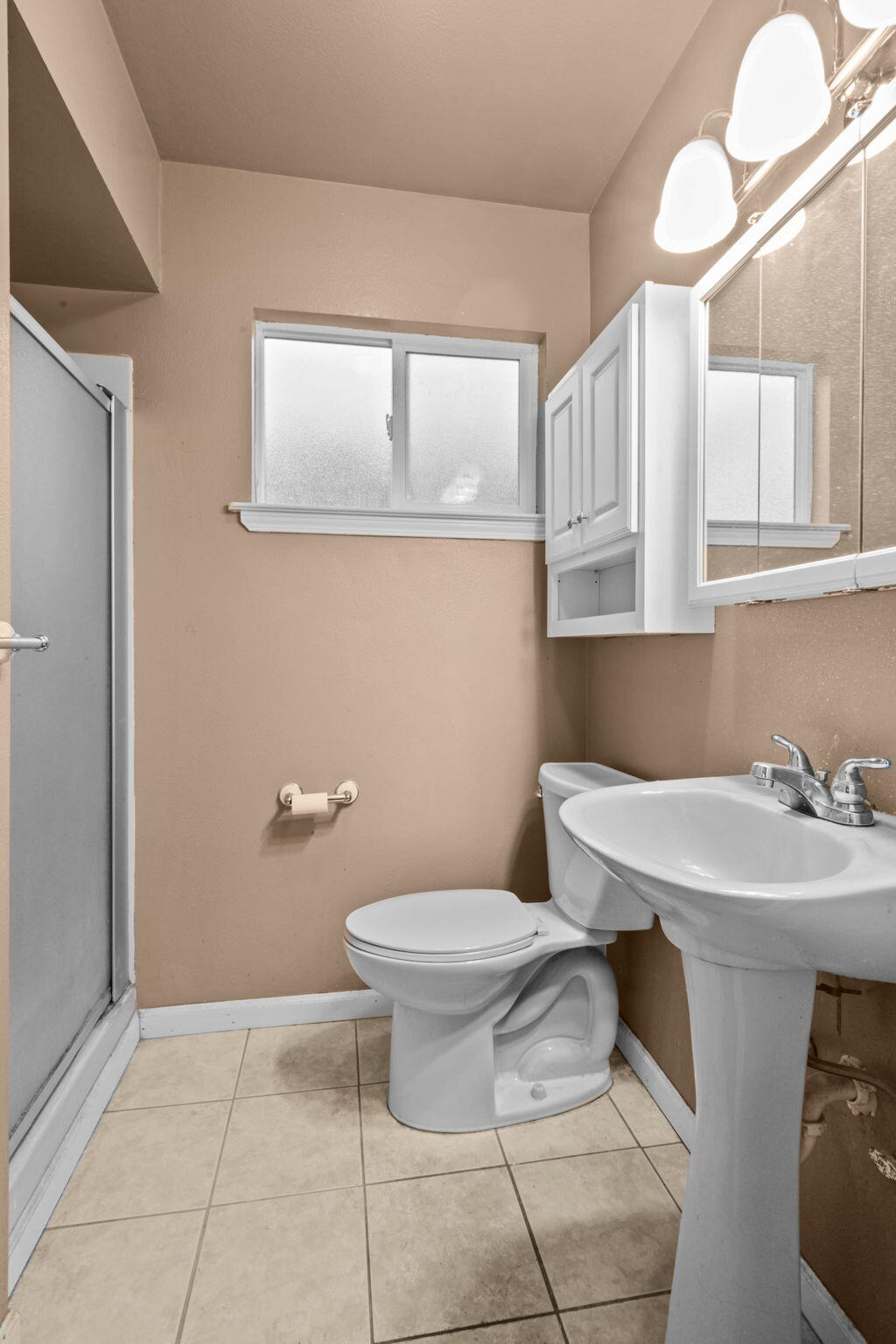 6725 Reflection Street Redding, CA 96001 - Photo 11 of 20 a bathroom with a sink toilet and a mirror