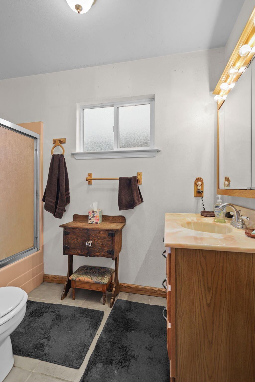 6725 Reflection Street Redding, CA 96001 - Photo 13 of 20 a workspace with furniture and wooden floor