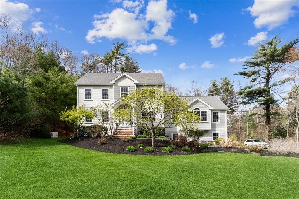 113 Smoke Hill Ridge Road Marshfield, MA 02050 - Photo 1 of 41 Gallery Image 1