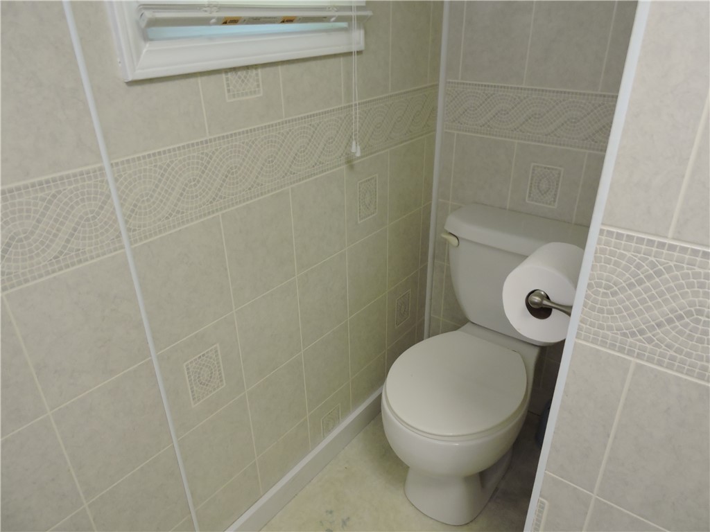 1901 Hattons Ford Road Townville, SC 29689 - Photo 17 of 33 Functional full bathroom with elegant tile details.