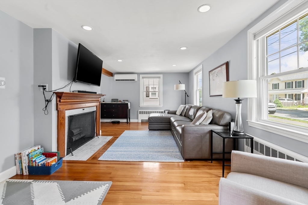9 Chapman Road Wakefield, MA 01880 - Photo 10 of 34