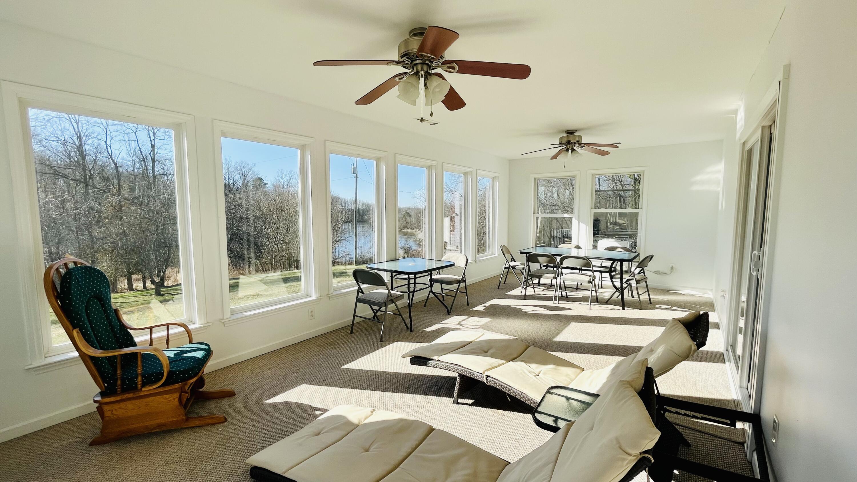 1095 Rucker Road Moneta, VA 24121 - Photo 9 of 28 1095 rucker rd sun room