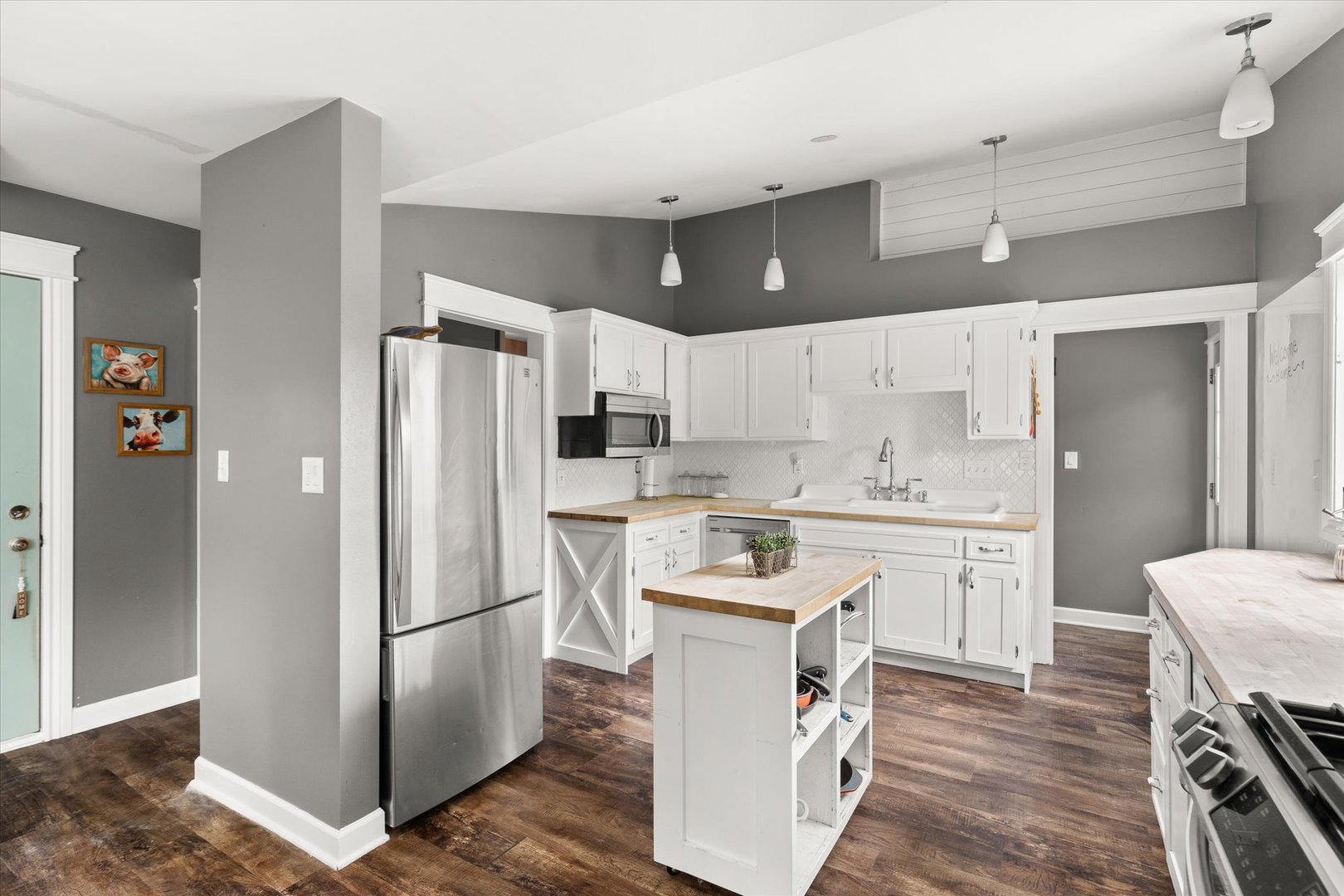 290 West Southmor Road Morris, IL 60450 - Photo 5 of 34 a kitchen with a refrigerator a sink and a stove top oven