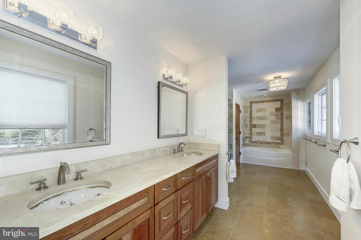 722 Ridge Drive McLean, VA 22101 - Photo 15 of 30 Bath (Master)
