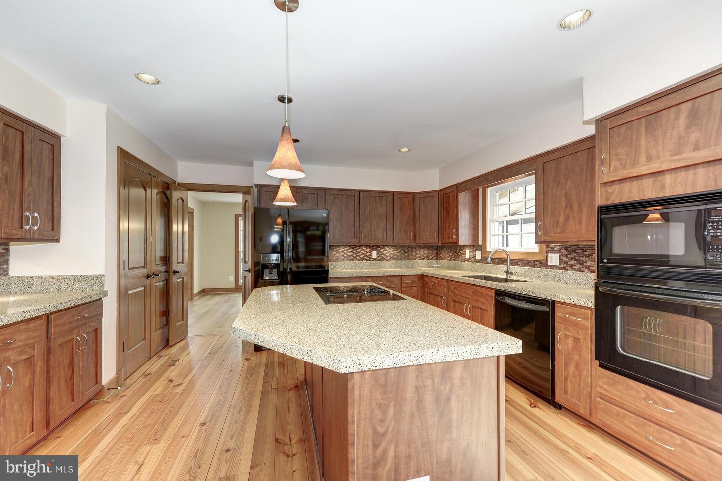 722 Ridge Drive McLean, VA 22101 - Photo 7 of 30 Kitchen