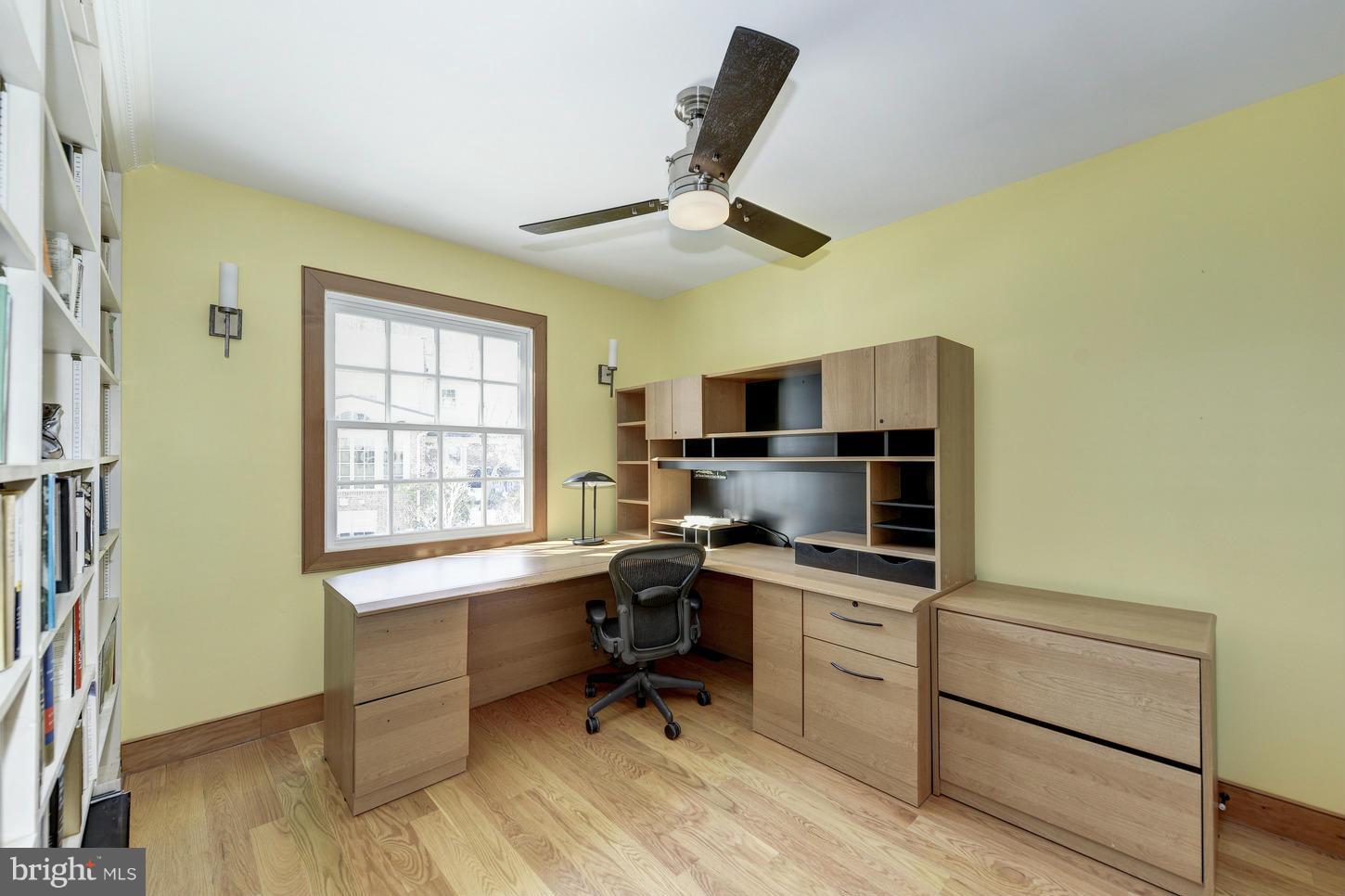 722 Ridge Drive McLean, VA 22101 - Photo 10 of 30 Main Level Bedroom/Office