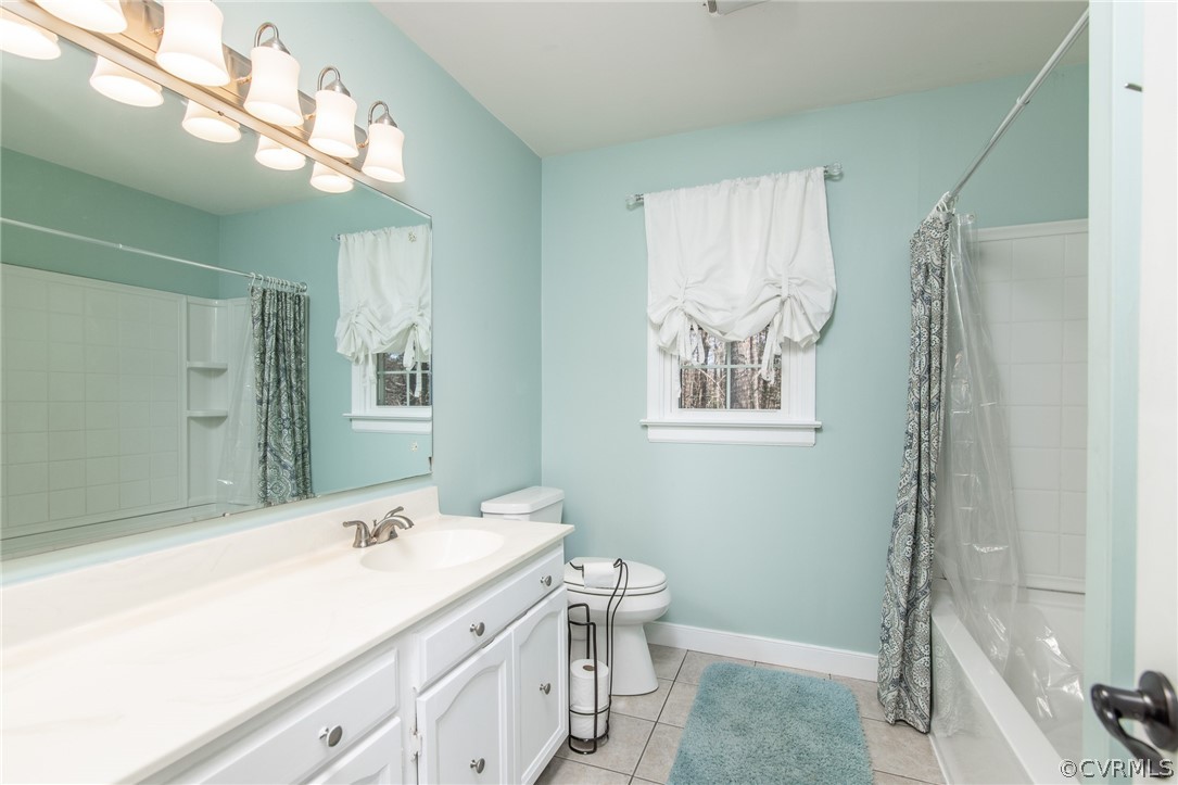 10209 Rounding Run Henrico, VA 23238 - Photo 33 of 46 UPSTAIRS GUEST FULL BATH!