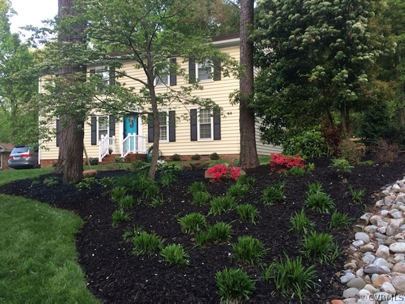 10209 Rounding Run Henrico, VA 23238 - Photo 43 of 46 Landscaping from Seller's Photo Library!