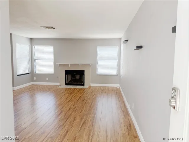 $2,400 | 2062 Club Crest Way, Henderson, NV 89014