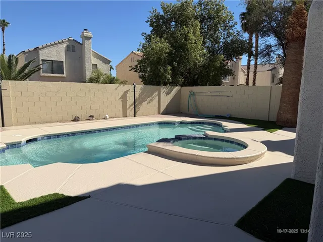 $2,400 | 2062 Club Crest Way, Henderson, NV 89014