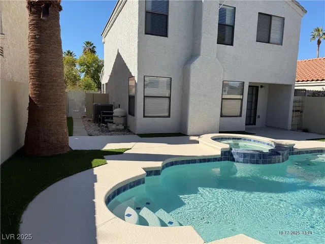 $2,400 | 2062 Club Crest Way, Henderson, NV 89014