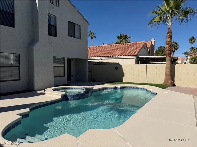 $2,400 | 2062 Club Crest Way, Henderson, NV 89014