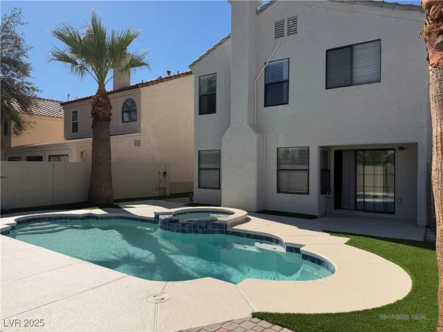 $2,400 | 2062 Club Crest Way, Henderson, NV 89014