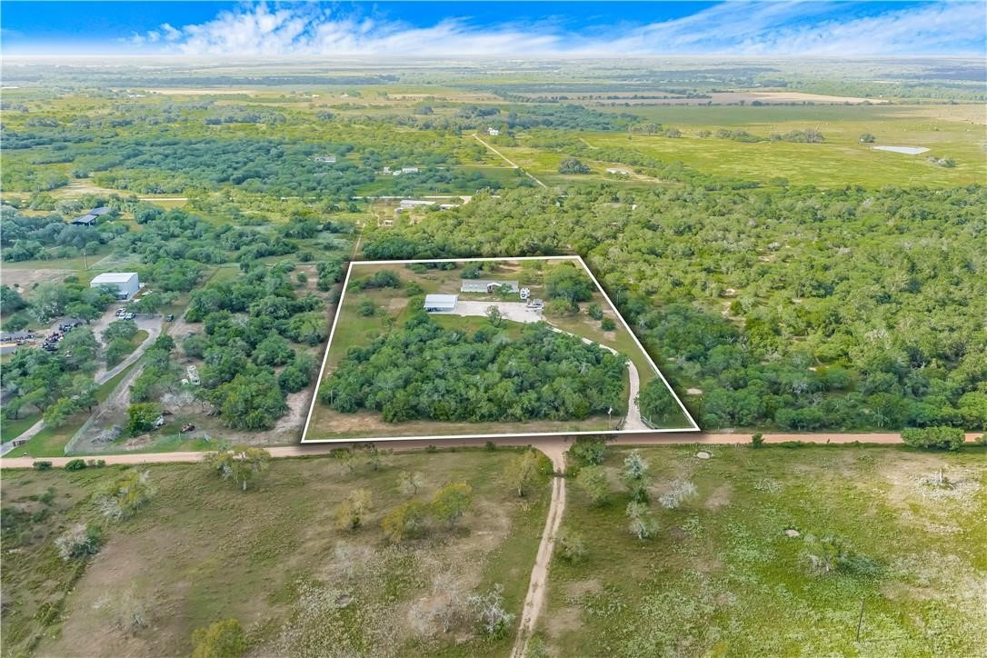 1455 Rainbow Road Cuero, TX 77954 - Photo 4 of 34