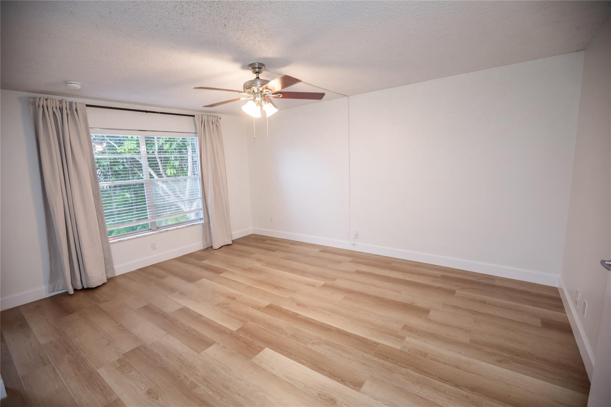 6764 Southwest 40th Street, Unit 40 Davie, FL 33314 - Photo 13 of 17 a view of empty room with window
