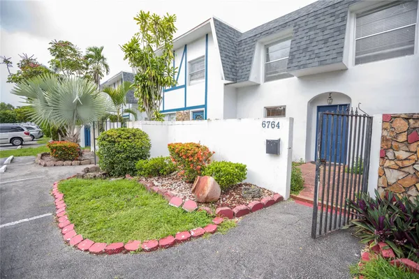 $2,750 | 6764 Southwest 40th Street, Unit 40, Davie, FL 33314