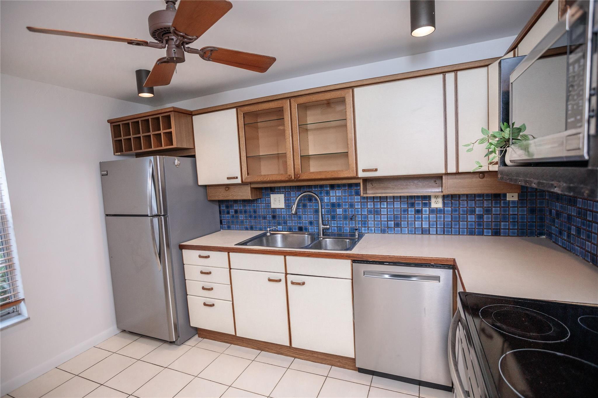 6764 Southwest 40th Street, Unit 40 Davie, FL 33314 - Photo 7 of 17 a kitchen with a sink cabinets and stainless steel appliances