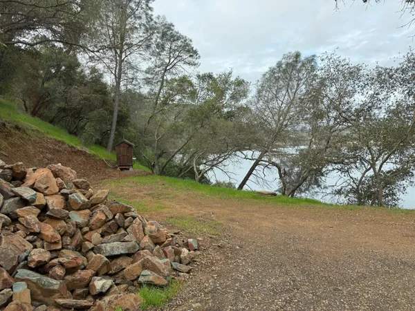 a view of a dry yard with wooden floor