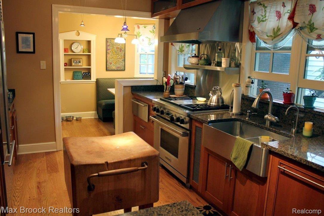 12 Hanover Road Pleasant Ridge, MI 48069 - Photo 3 of 25 Kitchen w/Prof Appls