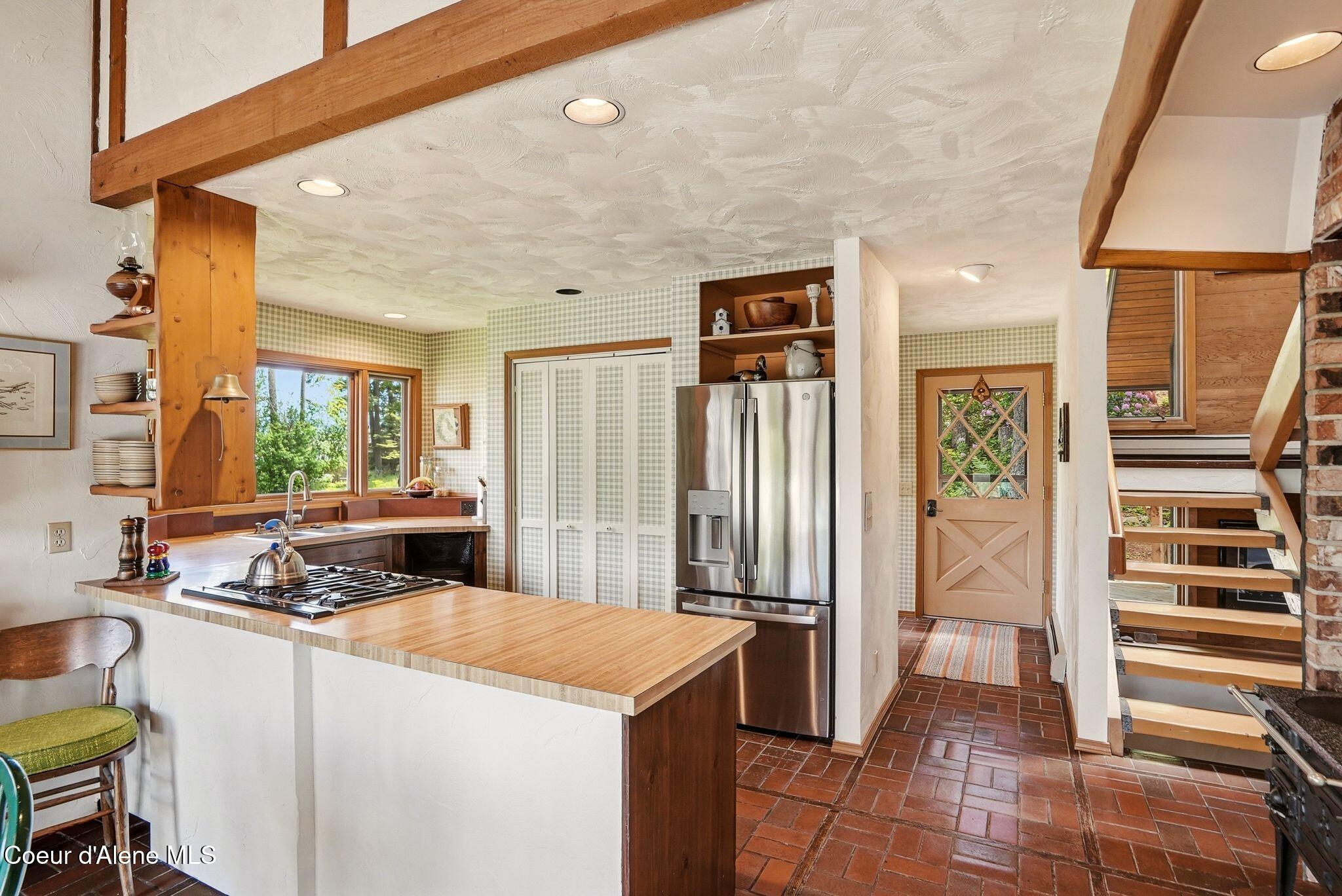 3337 South Lands End Road Coeur D'Alene, ID 83814 - Photo 19 of 49 Kitchen - Open Plan