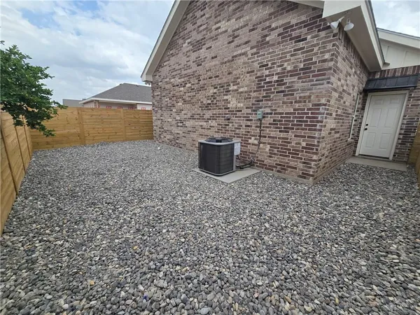 $1,700 | 702 West 25th Street, Mission, TX 78574