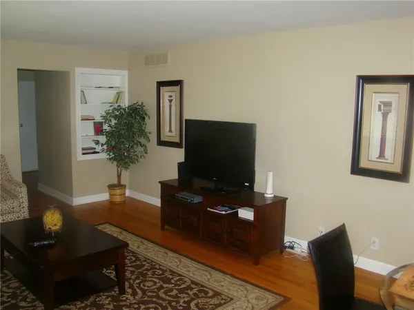 $2,100 | 3558 Central Avenue, Indianapolis, IN 46205