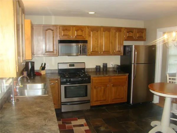 $2,100 | 3558 Central Avenue, Indianapolis, IN 46205