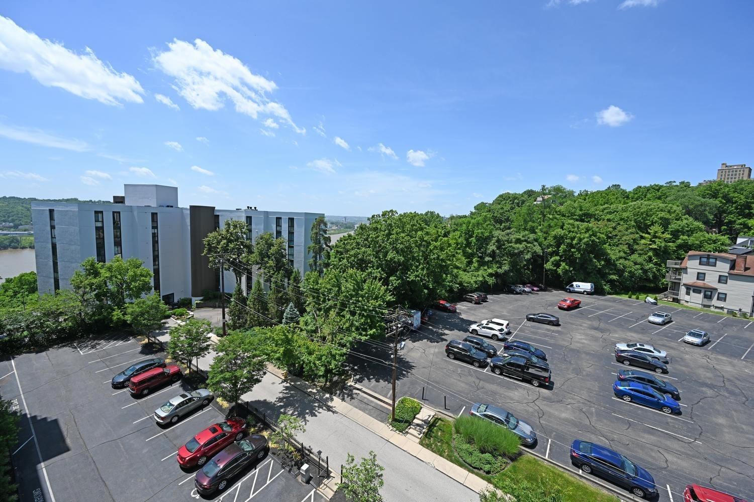 1815 William Howard Taft Road, Unit 810 Cincinnati, OH 45206 - Photo 22 of 26