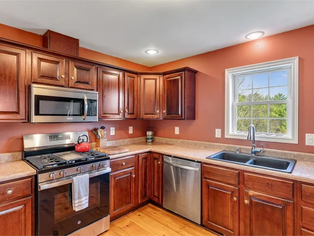 $599,900 | 337 Dallinger Road, New Haven, VT 05472