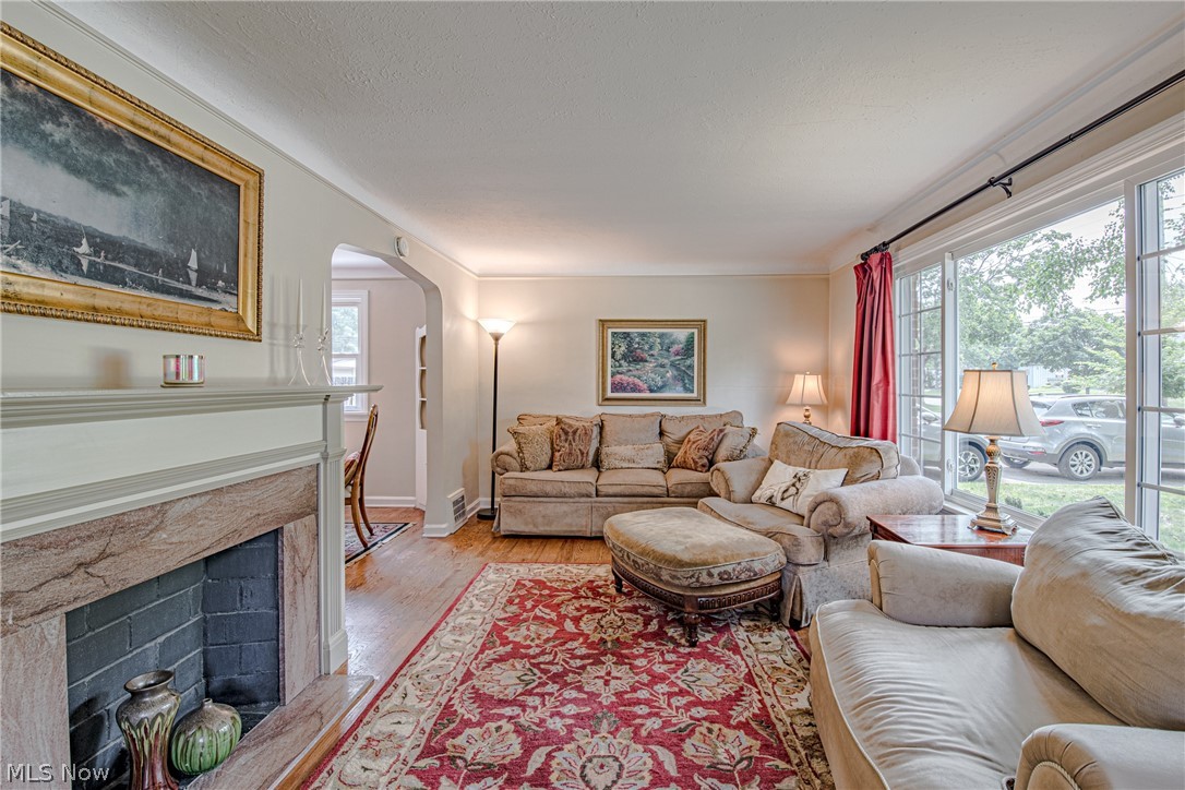 4799 Farnhurst Road Cleveland, OH 44124 - Photo 8 of 33