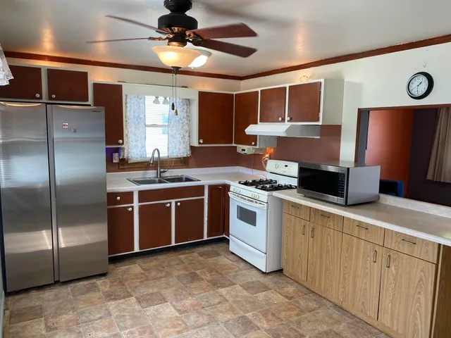 $229,900 | 1235 East Sylvan Avenue, Appleton, WI 54915